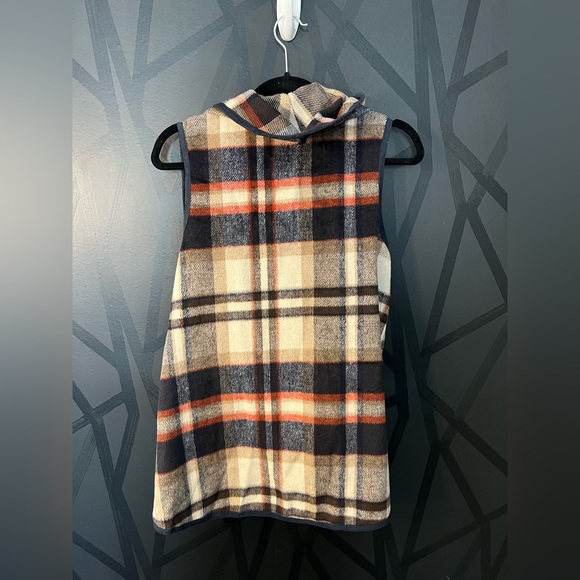 Altar'd State Multicolor Plaid Cape - Picture 4 of 4